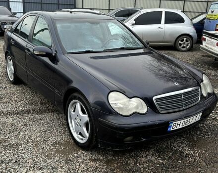 Синий Мерседес Ц-Класс, объемом двигателя 2 л и пробегом 185 тыс. км за 3400 $, фото 1 на Automoto.ua