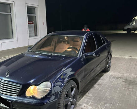 Синий Мерседес Ц-Класс, объемом двигателя 2.15 л и пробегом 563 тыс. км за 6300 $, фото 1 на Automoto.ua