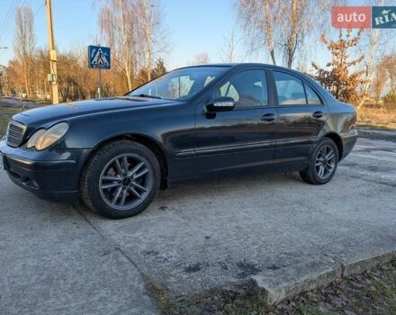 Синий Мерседес Ц-Класс, объемом двигателя 2.2 л и пробегом 350 тыс. км за 3600 $, фото 1 на Automoto.ua