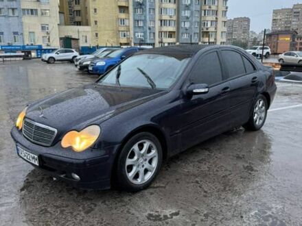Мерседес Ц-Клас 2001 у Репке на Automoto.ua Синій Мерседес Ц-Клас, об'ємом двигуна 2.1 л та пробігом 277 тис. км за 4300 $, фото 1 на Automoto.ua