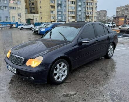 Мерседес Ц-Клас 2001 у Репке на Automoto.ua Синій Мерседес Ц-Клас, об'ємом двигуна 2.1 л та пробігом 277 тис. км за 4300 $, фото 1 на Automoto.ua