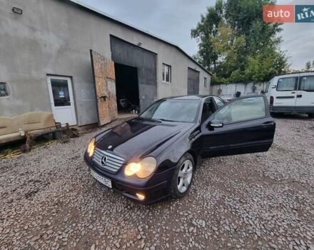 Синій Мерседес Ц-Клас, об'ємом двигуна 2 л та пробігом 223 тис. км за 4500 $, фото 1 на Automoto.ua