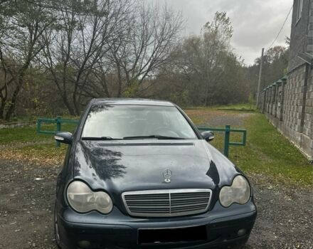 Мерседес Ц-Клас 2001 у Костополе на Automoto.ua Синій Мерседес Ц-Клас, об'ємом двигуна 2.2 л та пробігом 378 тис. км за 2450 $, фото 1 на Automoto.ua