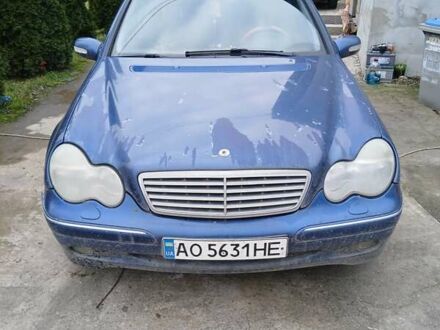 Синий Мерседес Ц-Класс, объемом двигателя 2.15 л и пробегом 400 тыс. км за 2700 $, фото 1 на Automoto.ua