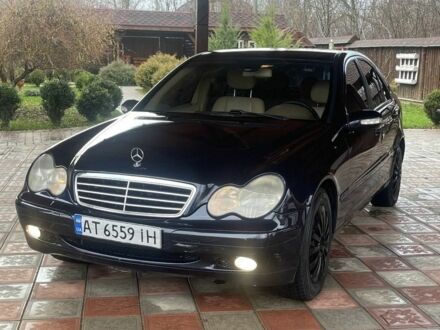 Синий Мерседес Ц-Класс, объемом двигателя 2 л и пробегом 250 тыс. км за 4250 $, фото 1 на Automoto.ua