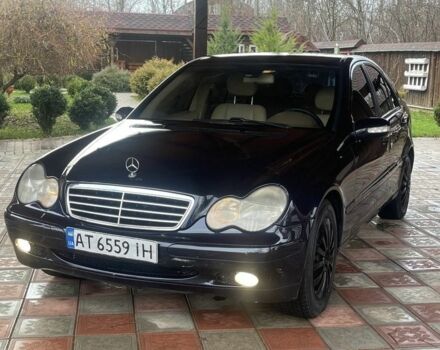 Синий Мерседес Ц-Класс, объемом двигателя 2 л и пробегом 250 тыс. км за 4250 $, фото 1 на Automoto.ua