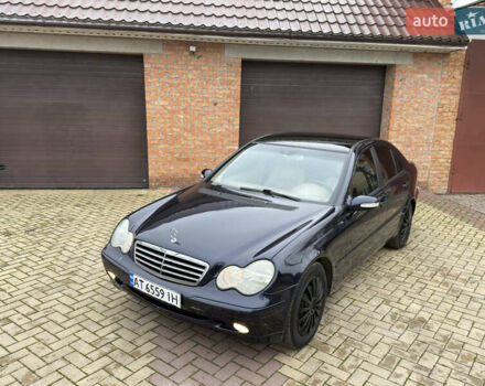 Синій Мерседес Ц-Клас, об'ємом двигуна 2 л та пробігом 305 тис. км за 4000 $, фото 1 на Automoto.ua
