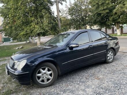 Мерседес Ц-Класс 2001 в Ромнах на Automoto.ua Синий Мерседес Ц-Класс, объемом двигателя 0 л и пробегом 34 тыс. км за 4850 $, фото 1 на Automoto.ua