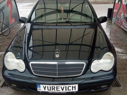 Синий Мерседес Ц-Класс, объемом двигателя 2 л и пробегом 266 тыс. км за 3000 $, фото 1 на Automoto.ua