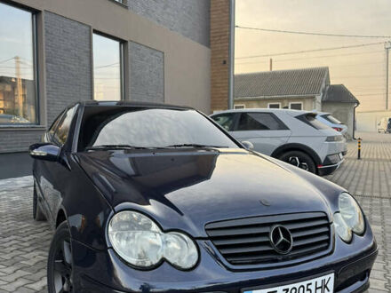 Синий Мерседес Ц-Класс, объемом двигателя 2 л и пробегом 180 тыс. км за 4444 $, фото 1 на Automoto.ua