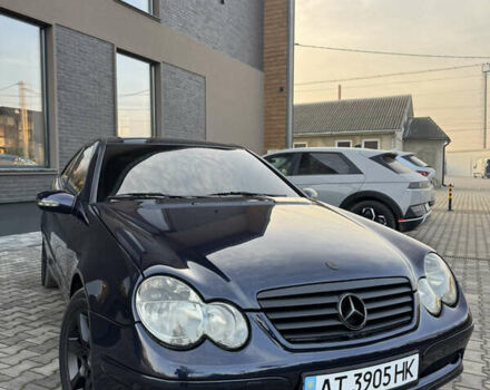 Синий Мерседес Ц-Класс, объемом двигателя 2 л и пробегом 180 тыс. км за 4444 $, фото 1 на Automoto.ua