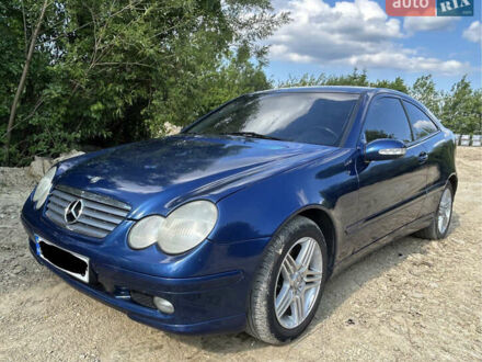 Мерседес Ц-Клас 2001 у Трускавце на Automoto.ua Синій Мерседес Ц-Клас, об'ємом двигуна 2 л та пробігом 228 тис. км за 3300 $, фото 1 на Automoto.ua