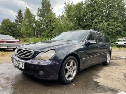 Синій Мерседес Ц-Клас, об'ємом двигуна 2 л та пробігом 300 тис. км за 2400 $, фото 1 на Automoto.ua