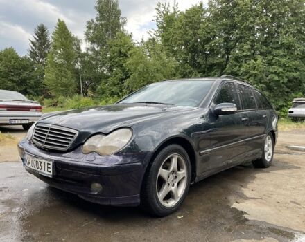 Синій Мерседес Ц-Клас, об'ємом двигуна 2 л та пробігом 300 тис. км за 2400 $, фото 1 на Automoto.ua