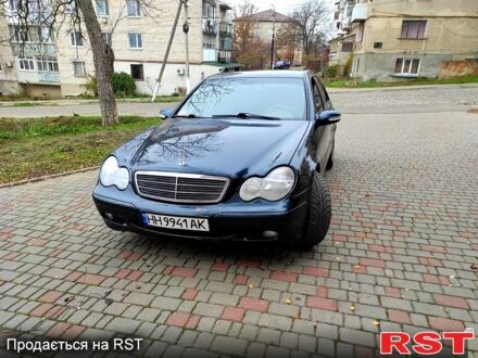 Синий Мерседес Ц-Класс, объемом двигателя 2 л и пробегом 268 тыс. км за 4100 $, фото 1 на Automoto.ua