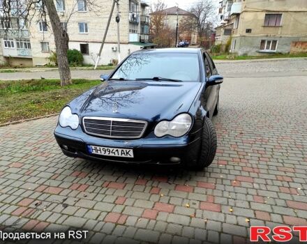 Синій Мерседес Ц-Клас, об'ємом двигуна 2 л та пробігом 268 тис. км за 4100 $, фото 1 на Automoto.ua