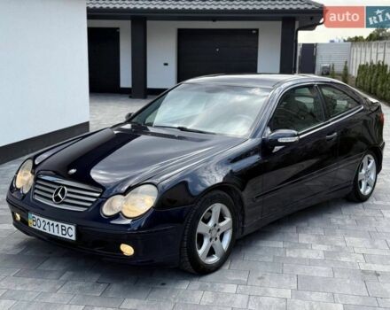 Синий Мерседес Ц-Класс, объемом двигателя 2 л и пробегом 230 тыс. км за 3750 $, фото 1 на Automoto.ua