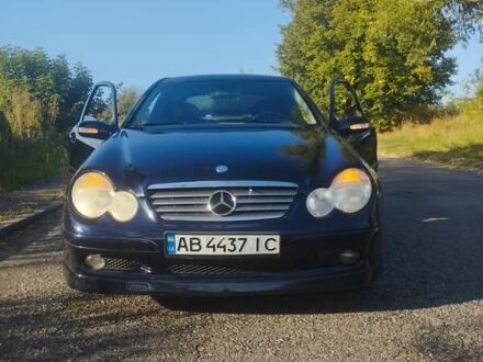 Синий Мерседес Ц-Класс, объемом двигателя 2 л и пробегом 209 тыс. км за 6000 $, фото 1 на Automoto.ua