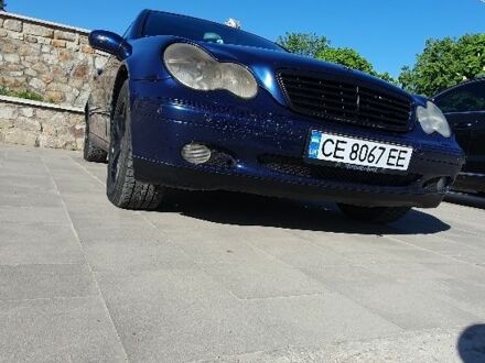Синий Мерседес Ц-Класс, объемом двигателя 2.7 л и пробегом 430 тыс. км за 5000 $, фото 1 на Automoto.ua