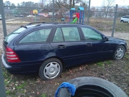 Синий Мерседес Ц-Класс, объемом двигателя 2.7 л и пробегом 250 тыс. км за 2900 $, фото 1 на Automoto.ua