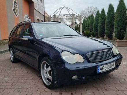 Синий Мерседес Ц-Класс, объемом двигателя 2 л и пробегом 271 тыс. км за 3600 $, фото 1 на Automoto.ua