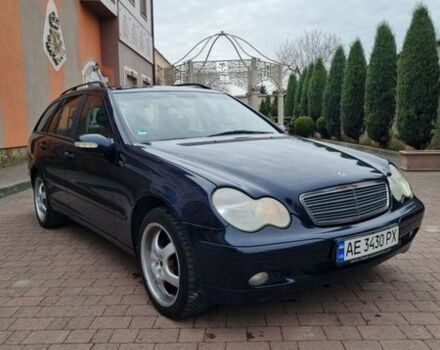 Синий Мерседес Ц-Класс, объемом двигателя 2 л и пробегом 271 тыс. км за 3600 $, фото 1 на Automoto.ua