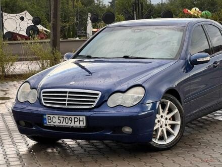 Синій Мерседес Ц-Клас, об'ємом двигуна 2 л та пробігом 311 тис. км за 3400 $, фото 1 на Automoto.ua