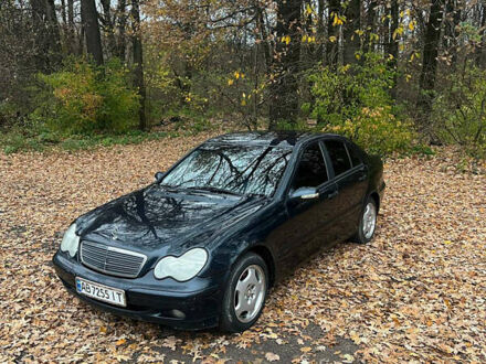 Синий Мерседес Ц-Класс, объемом двигателя 2.2 л и пробегом 440 тыс. км за 2900 $, фото 1 на Automoto.ua