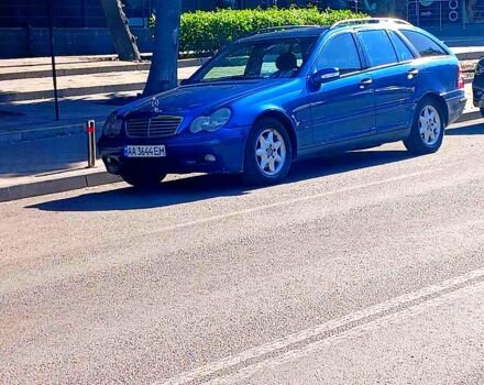Синій Мерседес Ц-Клас, об'ємом двигуна 2 л та пробігом 450 тис. км за 3200 $, фото 1 на Automoto.ua