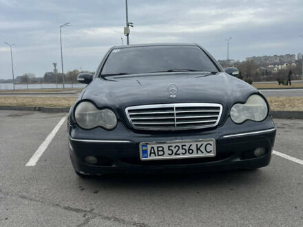 Мерседес Ц-Класс 2002 в Виннице на Automoto.ua Синий Мерседес Ц-Класс, объемом двигателя 1.8 л и пробегом 243 тыс. км за 4500 $, фото 1 на Automoto.ua