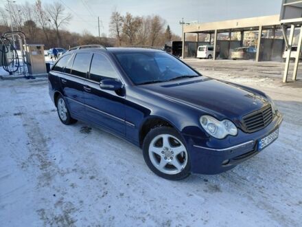 Синий Мерседес Ц-Класс, объемом двигателя 2.7 л и пробегом 424 тыс. км за 3900 $, фото 1 на Automoto.ua