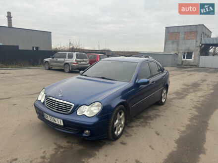 Синий Мерседес Ц-Класс, объемом двигателя 2.15 л и пробегом 430 тыс. км за 4499 $, фото 1 на Automoto.ua