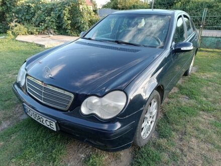 Синій Мерседес Ц-Клас, об'ємом двигуна 2 л та пробігом 429 тис. км за 2600 $, фото 1 на Automoto.ua