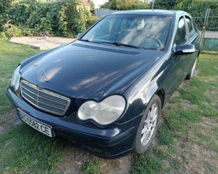 Синий Мерседес Ц-Класс, объемом двигателя 2 л и пробегом 429 тыс. км за 2600 $, фото 1 на Automoto.ua