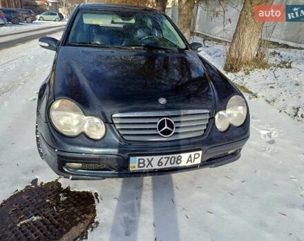 Синий Мерседес Ц-Класс, объемом двигателя 1.8 л и пробегом 296 тыс. км за 4700 $, фото 1 на Automoto.ua