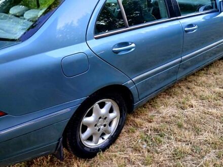 Синий Мерседес Ц-Класс, объемом двигателя 2.1 л и пробегом 240 тыс. км за 5000 $, фото 1 на Automoto.ua