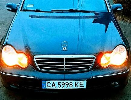 Мерседес Ц-Класс 2002 в Черкассах на Automoto.ua Синий Мерседес Ц-Класс, объемом двигателя 2.7 л и пробегом 441 тыс. км за 5499 $, фото 1 на Automoto.ua