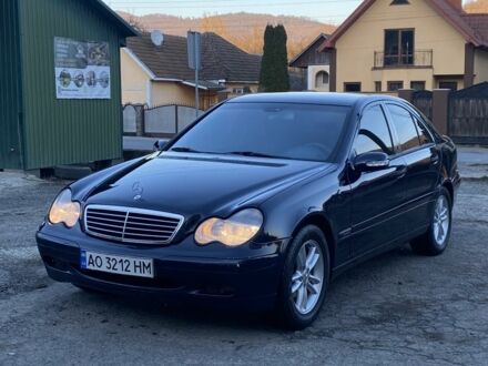 Синий Мерседес Ц-Класс, объемом двигателя 2 л и пробегом 280 тыс. км за 3500 $, фото 1 на Automoto.ua
