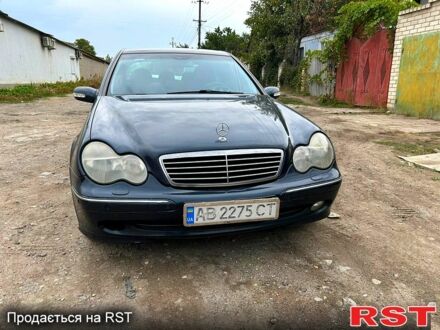 Мерседес Ц-Класс 2002 в Александрие на Automoto.ua Синий Мерседес Ц-Класс, объемом двигателя 2 л и пробегом 380 тыс. км за 4600 $, фото 1 на Automoto.ua