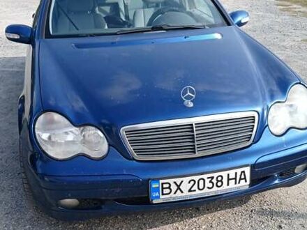 Синий Мерседес Ц-Класс, объемом двигателя 1.8 л и пробегом 330 тыс. км за 4000 $, фото 1 на Automoto.ua