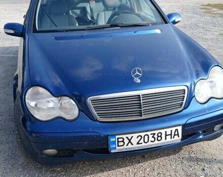Синий Мерседес Ц-Класс, объемом двигателя 1.8 л и пробегом 330 тыс. км за 4000 $, фото 1 на Automoto.ua