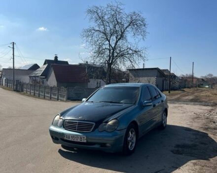 Синий Мерседес Ц-Класс, объемом двигателя 2 л и пробегом 400 тыс. км за 2200 $, фото 1 на Automoto.ua