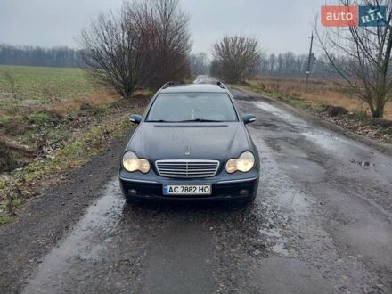 Мерседес Ц-Клас 2002 у Луцьку на Automoto.ua Синій Мерседес Ц-Клас, об'ємом двигуна 2.2 л та пробігом 384 тис. км за 4100 $, фото 1 на Automoto.ua