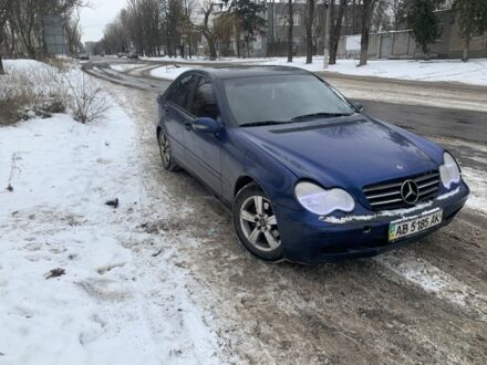 Синій Мерседес Ц-Клас, об'ємом двигуна 1.8 л та пробігом 450 тис. км за 2600 $, фото 1 на Automoto.ua