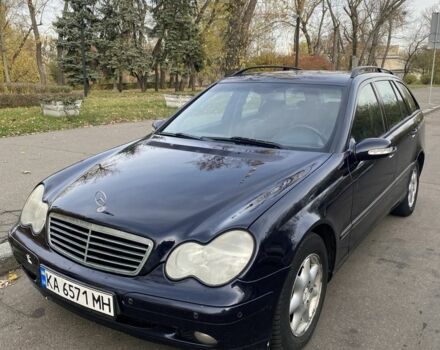 Синий Мерседес Ц-Класс, объемом двигателя 2.1 л и пробегом 380 тыс. км за 4100 $, фото 1 на Automoto.ua