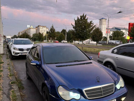 Синій Мерседес Ц-Клас, об'ємом двигуна 1.8 л та пробігом 330 тис. км за 4100 $, фото 1 на Automoto.ua
