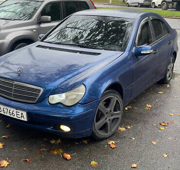Синій Мерседес Ц-Клас, об'ємом двигуна 1.8 л та пробігом 335 тис. км за 3400 $, фото 1 на Automoto.ua
