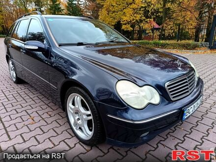 Синий Мерседес Ц-Класс, объемом двигателя 1.8 л и пробегом 284 тыс. км за 5400 $, фото 1 на Automoto.ua