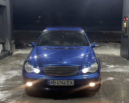 Синий Мерседес Ц-Класс, объемом двигателя 1.8 л и пробегом 333 тыс. км за 4000 $, фото 1 на Automoto.ua
