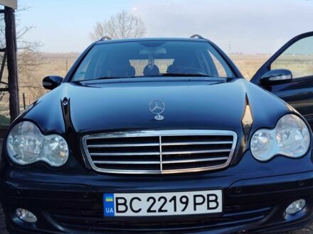 Мерседес Ц-Клас 2004 у Дрогобичі на Automoto.ua Синій Мерседес Ц-Клас, об'ємом двигуна 2.1 л та пробігом 310 тис. км за 6200 $, фото 1 на Automoto.ua